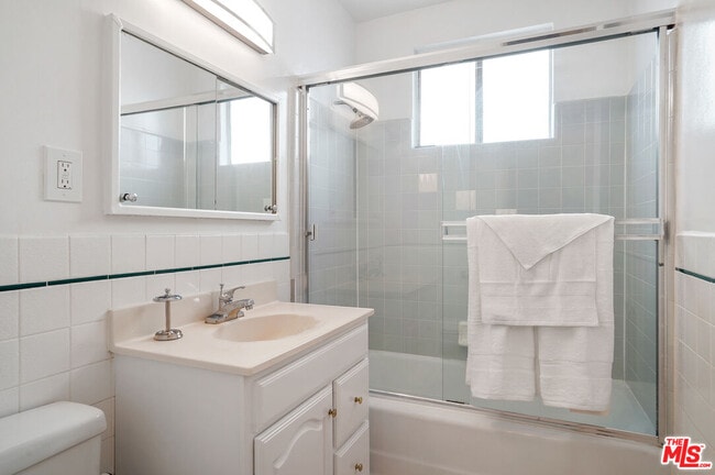 Building Photo - 4035 Inglewood Blvd