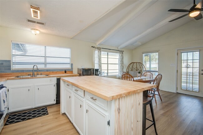 Building Photo - 16510 Blackbeard Rd