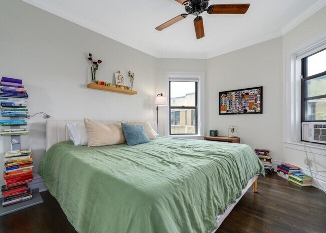 Building Photo - 539 W Brompton Ave