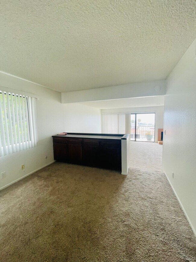 Building Photo - Tri-Level Seaview Condo with Amazing Ocean Views!
