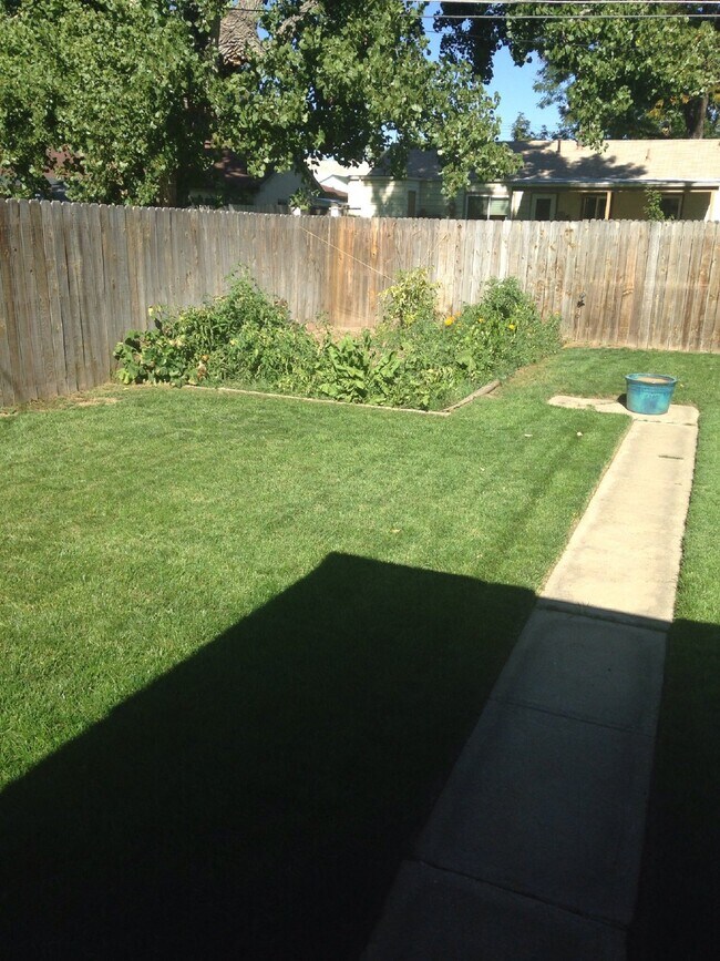 Building Photo - 2BR/1BA in University Hills with Huge Yard...
