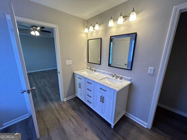 Building Photo - 118 Hidden Lake Cir