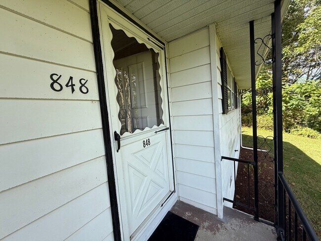 Building Photo - Three Bedroom Bellefonte Ranch