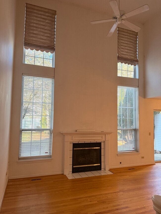 Building Photo - 114 Woodbury Ln