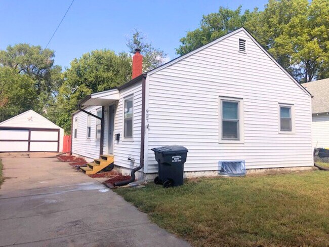Primary Photo - 927 S Water St