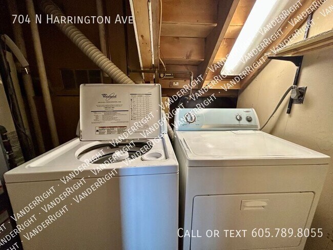 Building Photo - 704 N Harrington Ave