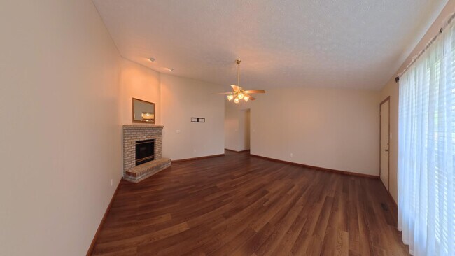 Building Photo - 304 Erin Dr