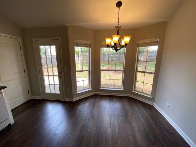 Building Photo - Beautiful Brick Home in Mt Juliet - Pet Fr...