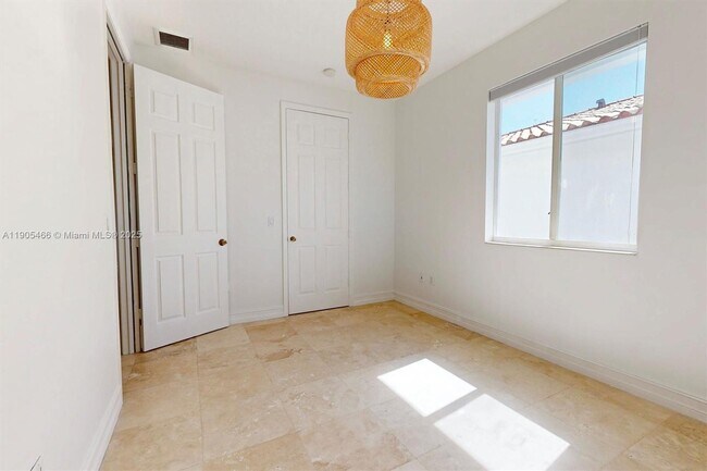 Building Photo - 3180 New York St