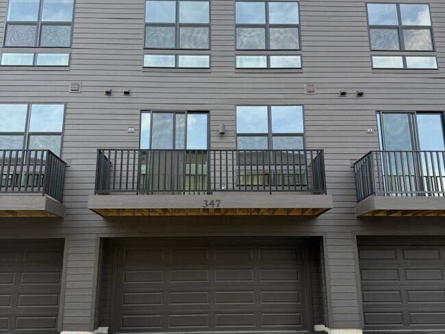 Building Photo - 347 Summit Cir