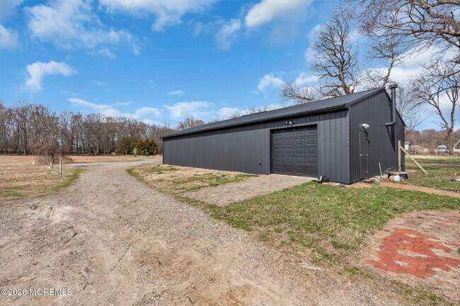 Building Photo - 460 Brickyard Rd