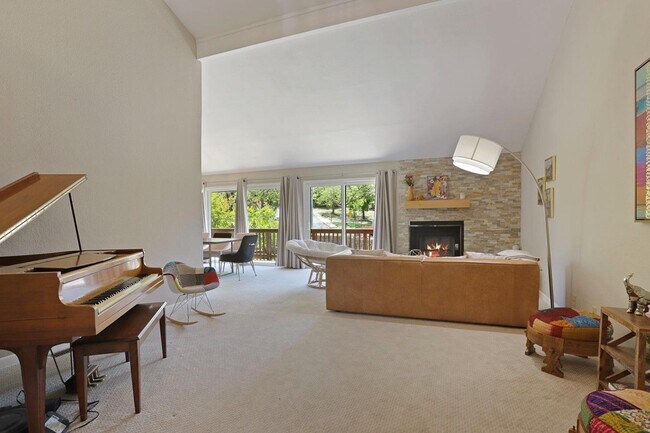 Building Photo - 67 Exeter Ln