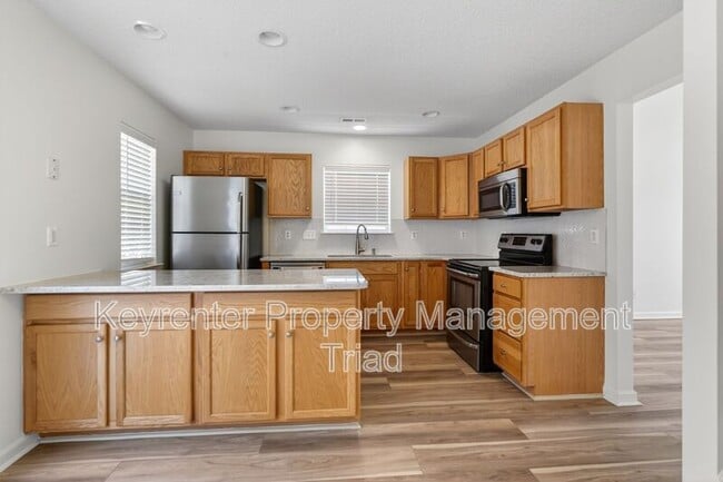 Building Photo - 138 Tannenbaum Cir