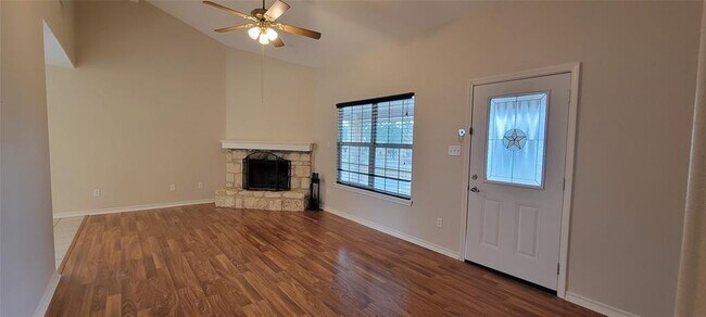 Building Photo - 195 Cardinal Dr