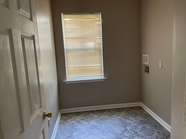 Building Photo - Spacious 4-Bedroom Home in a Quiet Union C...