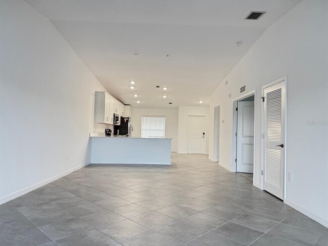 Building Photo - 14261 Heritage Landing Blvd