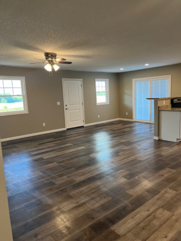 Building Photo - 118 W Cedar Ln