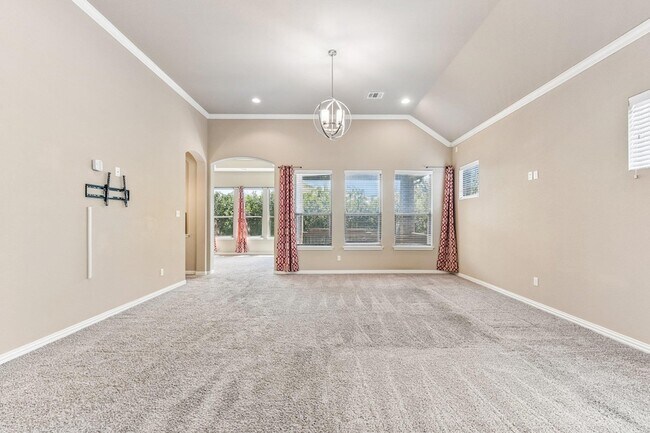 Building Photo - 640 Loma Cedro Bend