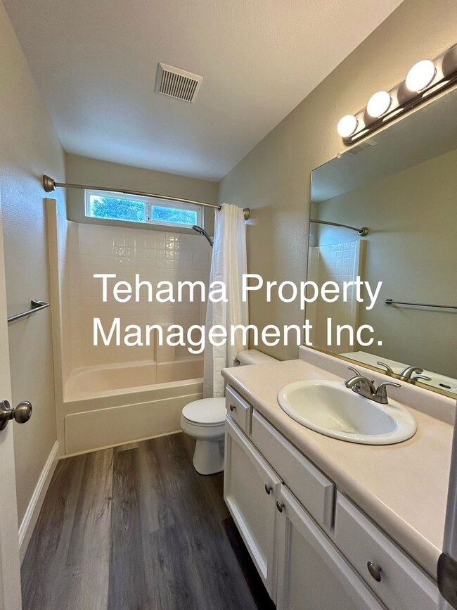 Building Photo - Updated 3 bedroom 2 bathroom in Cottonwood...