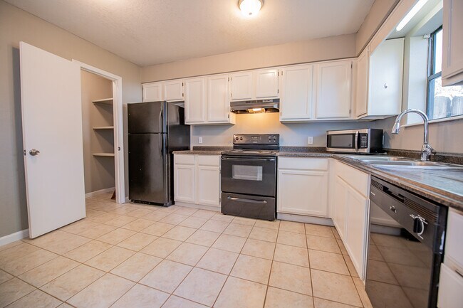 Building Photo - 1964 N Ball Ave