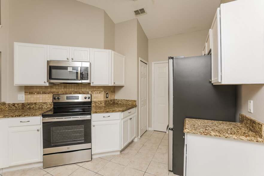 Building Photo - 7920 Oakstone Ct
