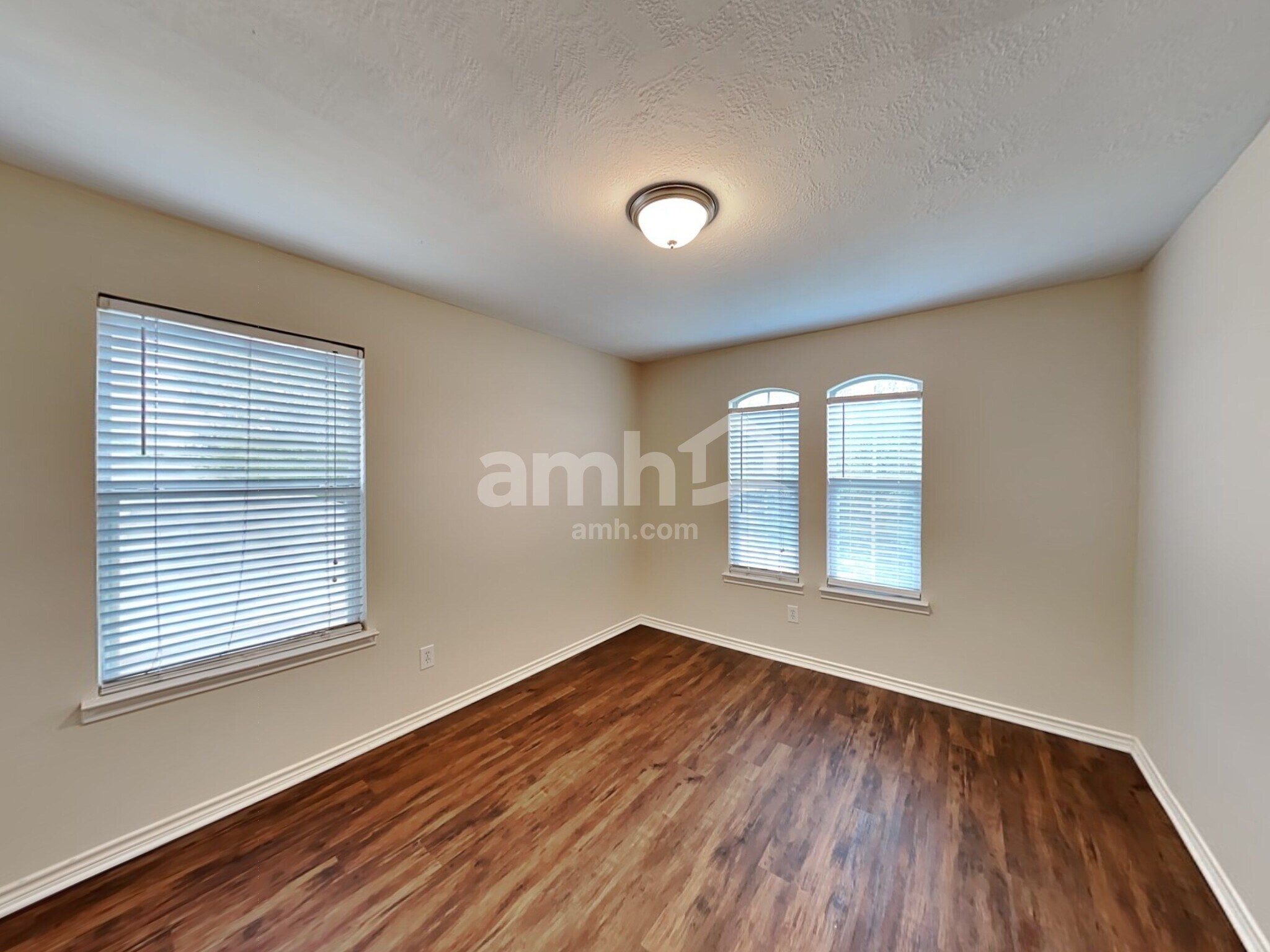 Building Photo - 2219 Shady Pine Dr