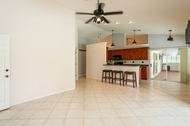 Building Photo - ** LELY COUNTRY CLUB UNFURNISHED 3 BEDROOM...