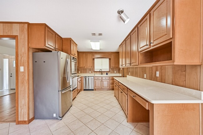 Building Photo - 2920 Heron Dr
