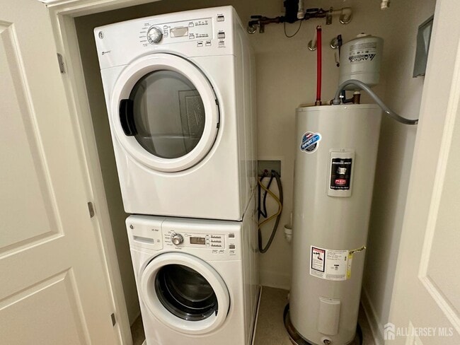 Building Photo - 101 Roosevelt Ave