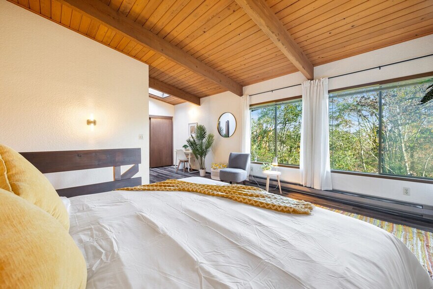 Building Photo - 5504 NE 190th St