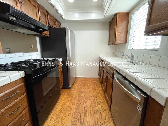 Building Photo - 2599 Walnut Ave