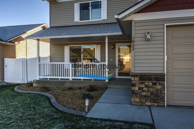 Building Photo - Spacious 4 bed 2.5 bath Home in Post Falls!