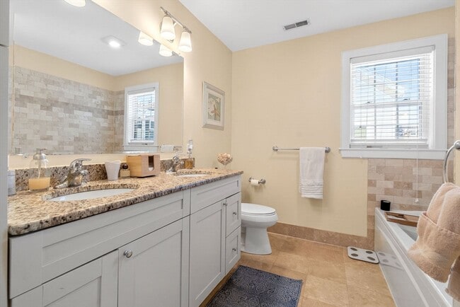 Building Photo - 170 W 3rd St