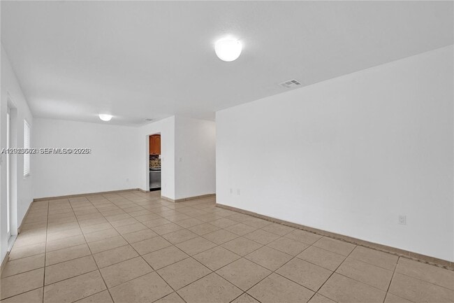 Building Photo - 2747 SW 17th St