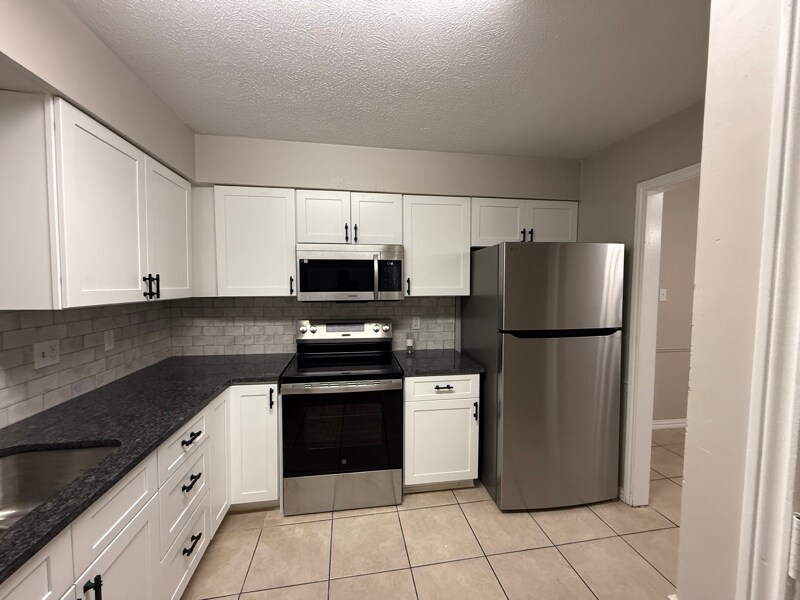 Building Photo - 2018 Auburn Dr