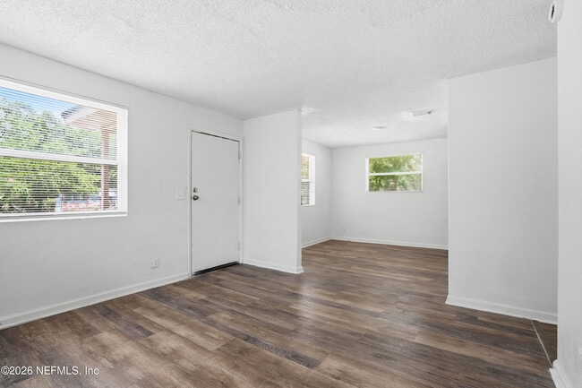 Building Photo - 2154 Placeda St