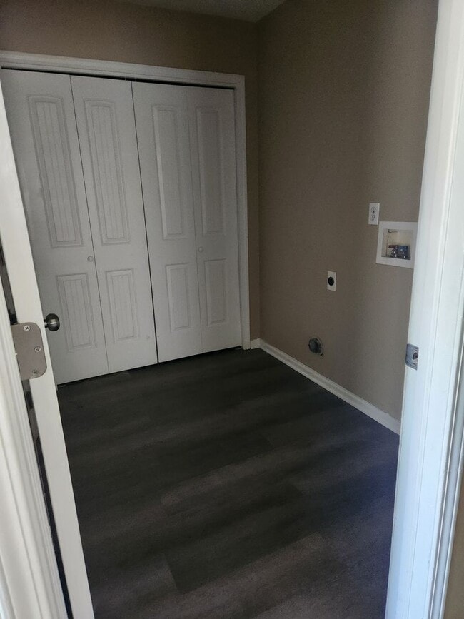 Building Photo - 2 bedroom Oak Grove