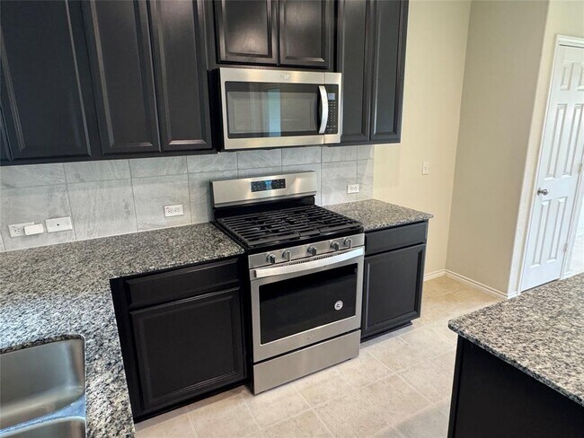 Building Photo - 250 Zuma Dr