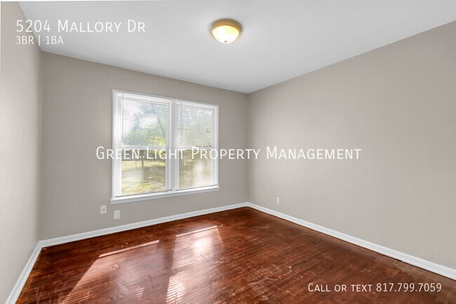 Building Photo - 5204 Mallory Dr