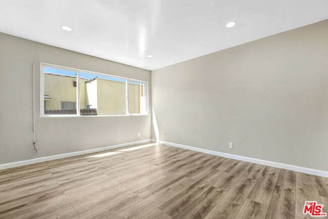 Building Photo - 932 Maltman Ave