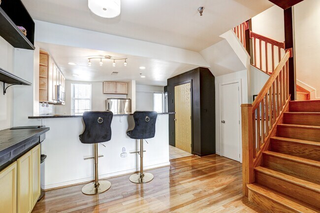 Building Photo - 1726 Aliceanna St