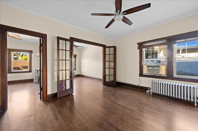 Building Photo - 913 Green Bay Rd