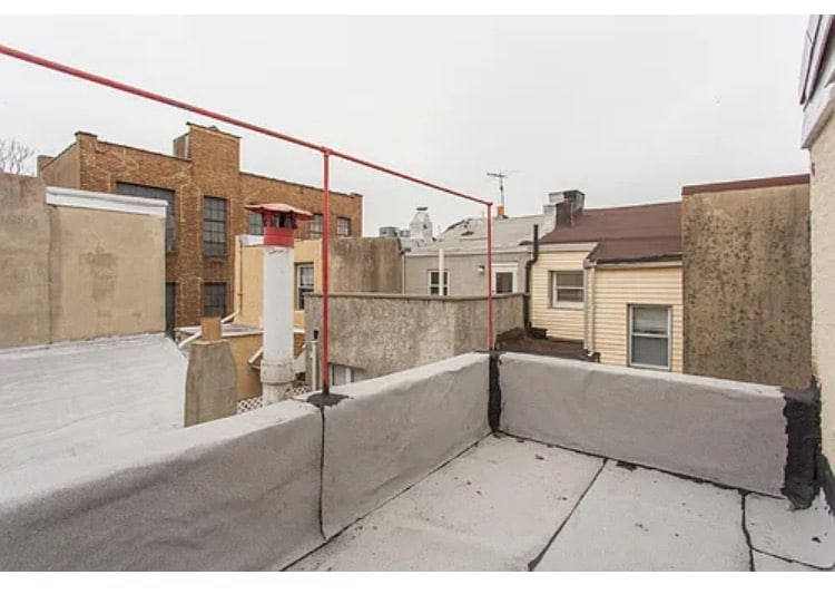 Building Photo - 823 S Hutchinson St