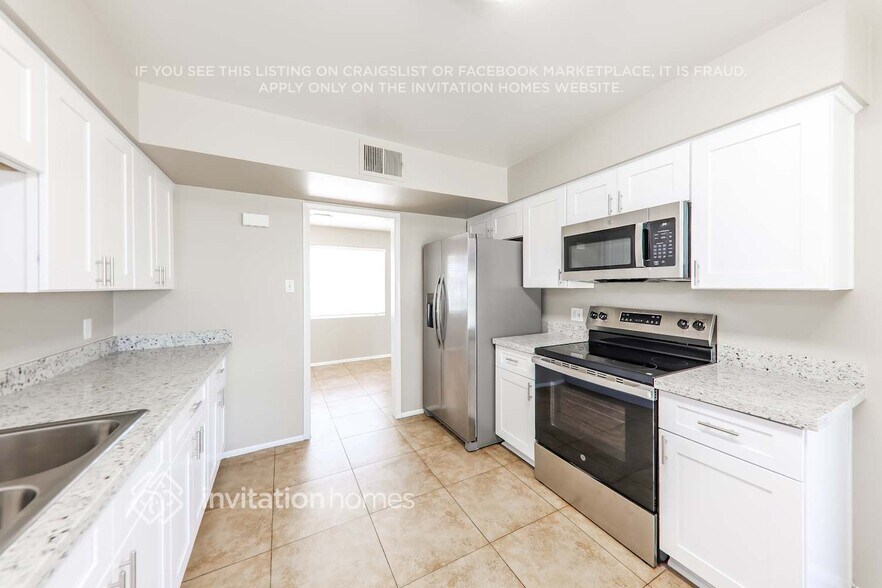 Building Photo - 5102 N 61st Dr