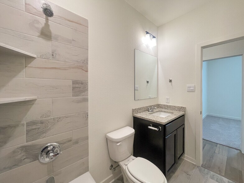Building Photo - 6912 Llano Dr