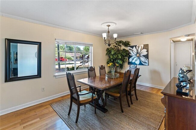 Building Photo - 3005 W Helen Ave