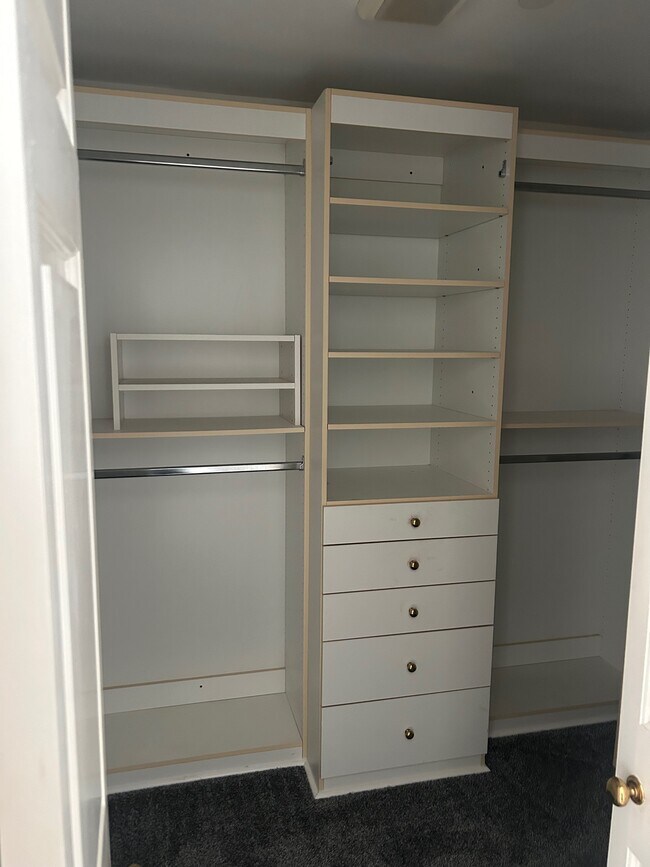 Building Photo - 7505 River Rd