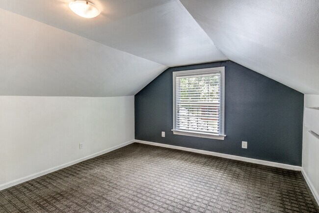 Building Photo - 1216 Duplin Rd