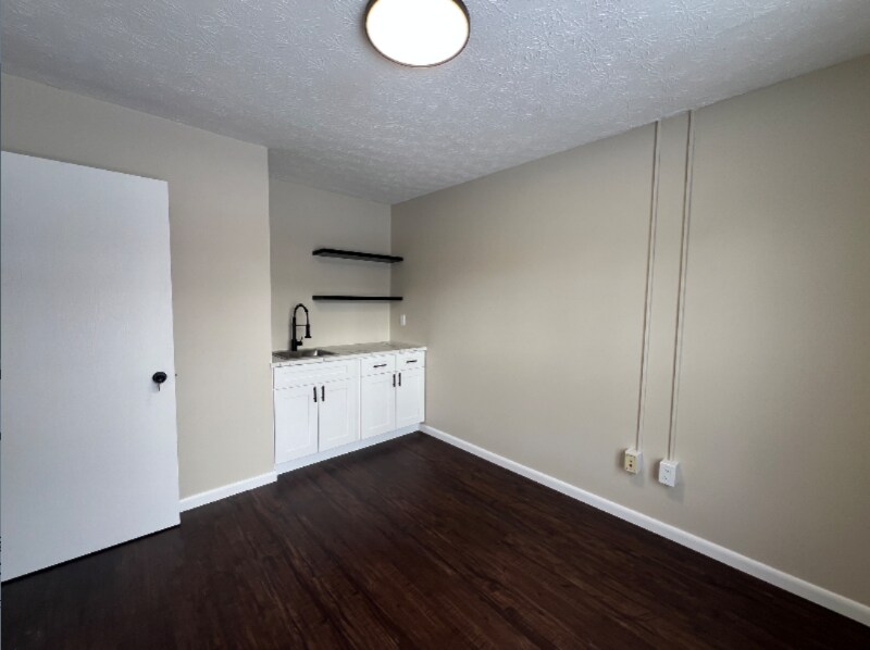 Building Photo - 508 E Broad St