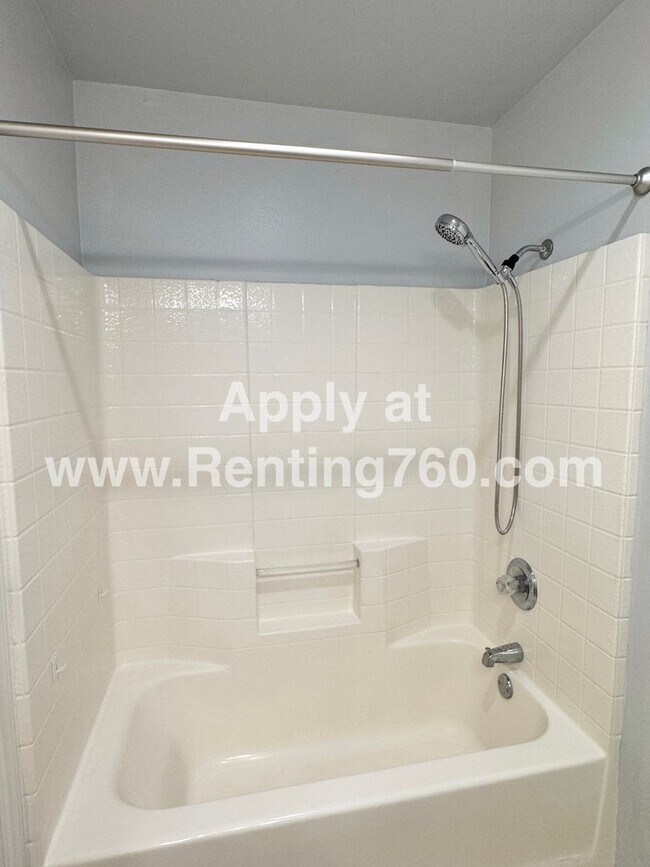 Building Photo - Clean and Well Maintained 2 Bed Home Near Military base